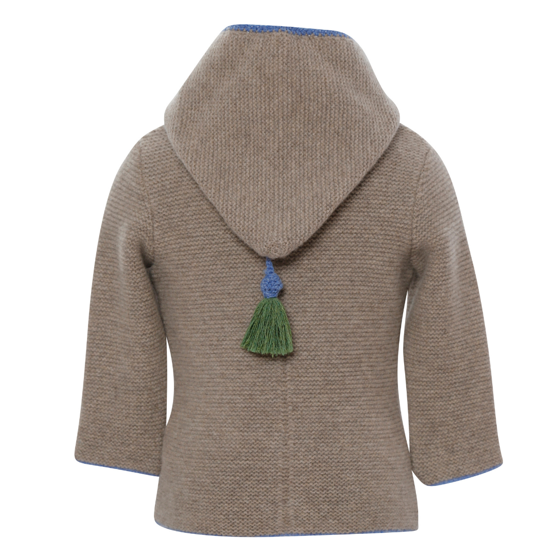 Babystrickjacke mit Kapuze und Quaste - it‘s alippa
