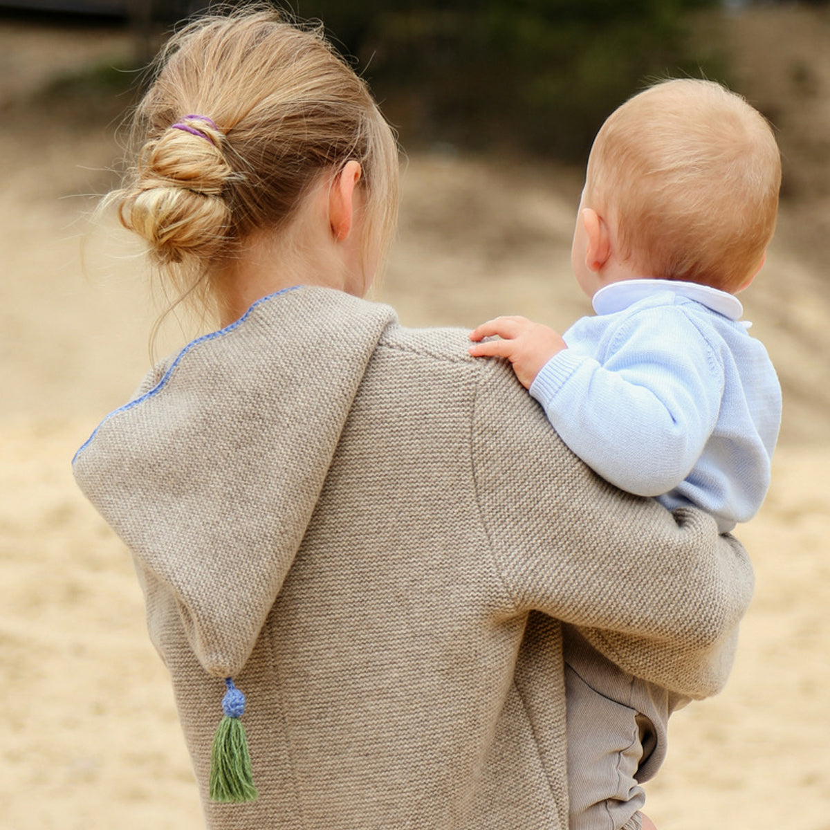 Kids cardigan with hood and tassel - it's alippa