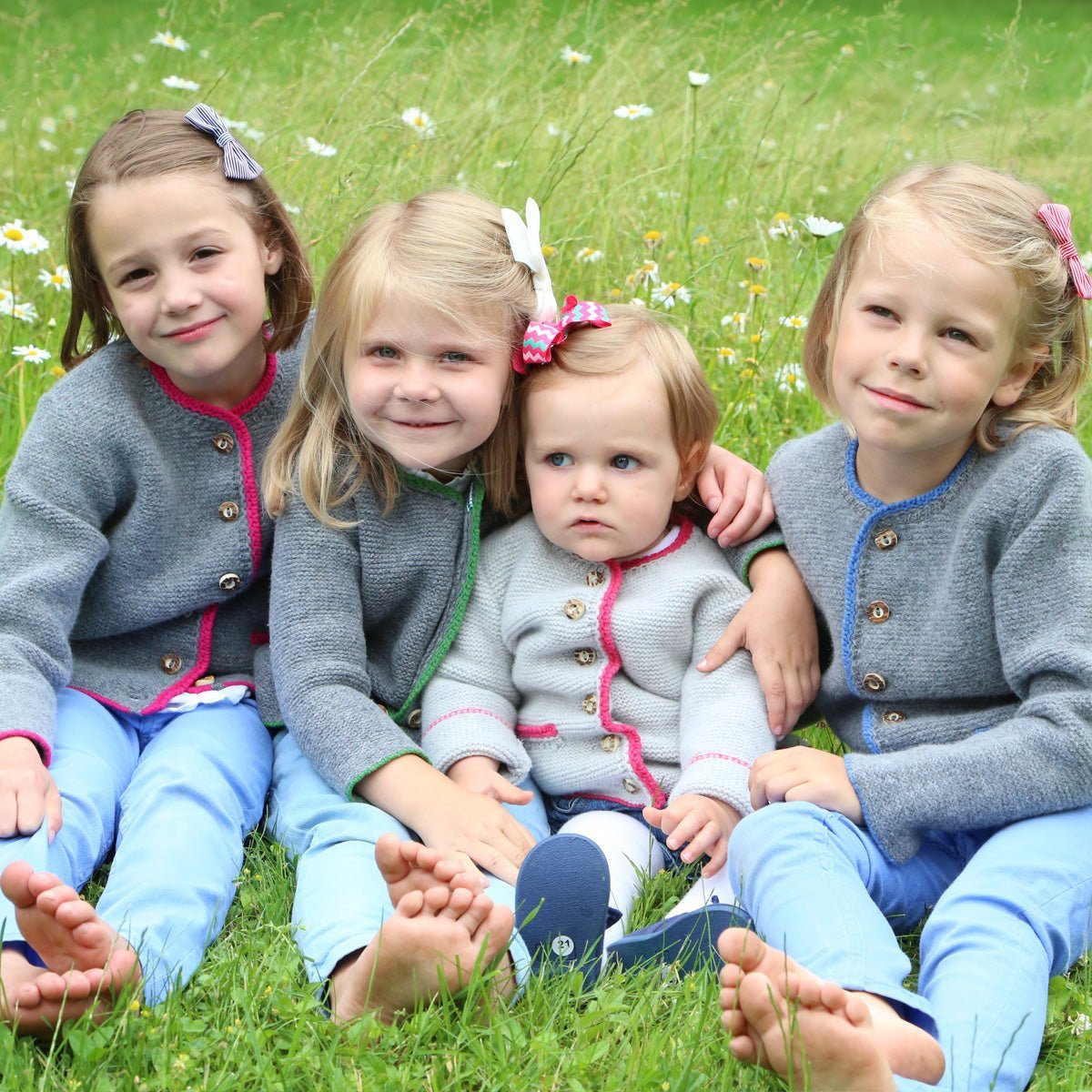 Strickjacken für Kinder - it‘s alippa