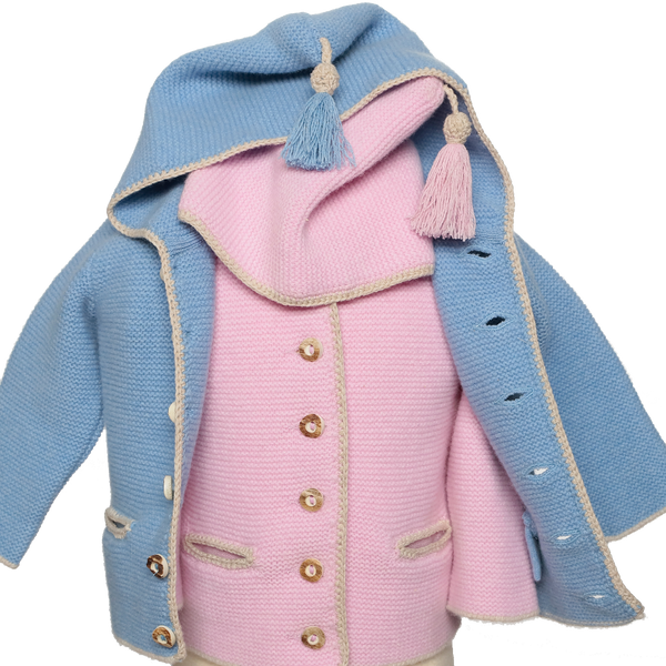 Babystrickjacke mit Kapuze und Quaste