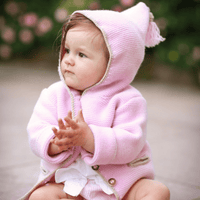 it‘s alippa_Babystrickjacke mit Kapuze und Quaste - Kinderstrickjacke